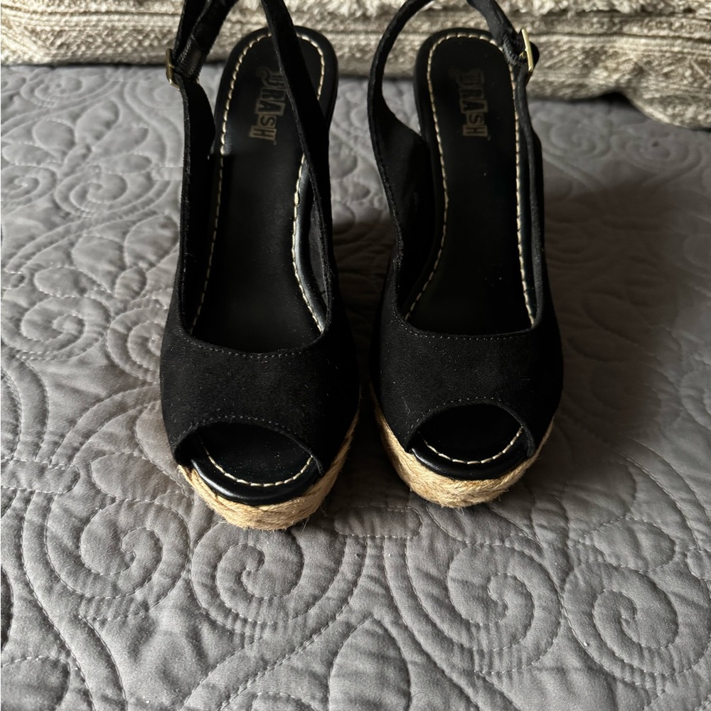 Brash Black Wedge Sandals with Tan Accents
Size says 5 but fits more like 4 1/2